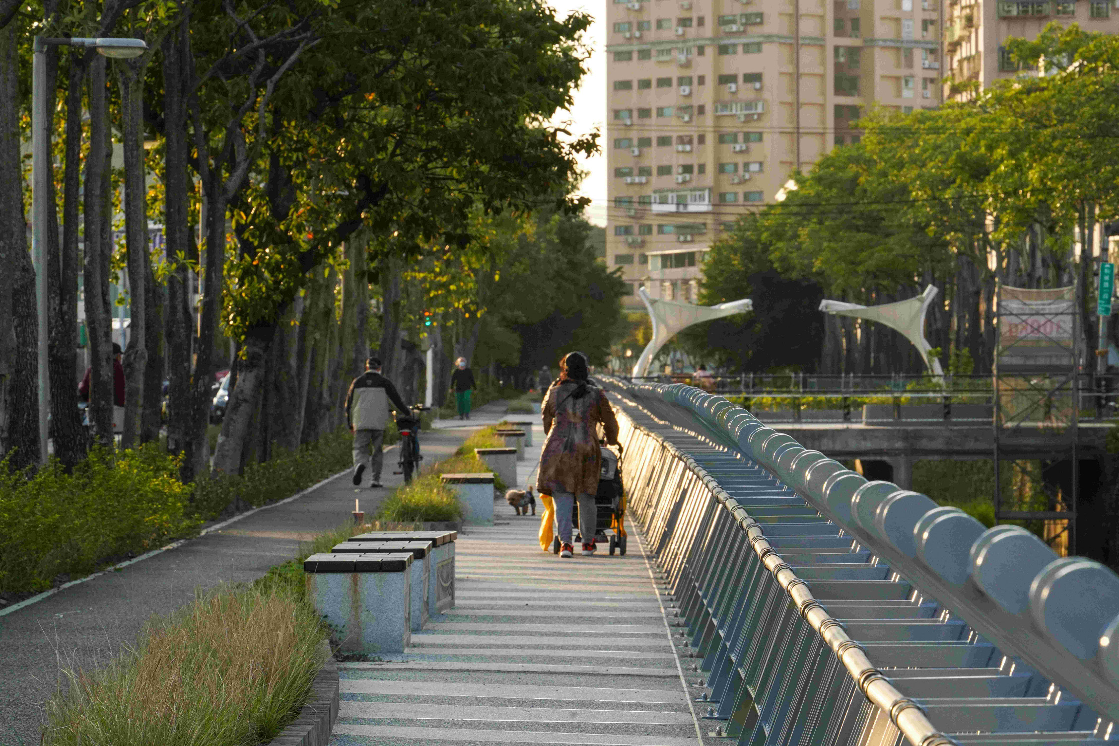  新北水利局以創新的治水思維,打造藤寮坑溝1.5公里近自然河川及通勤綠廊